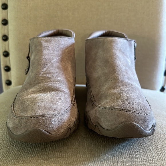 Skechers Women’s Relaxed Fit Suede Side Zip Bikers Ankle Boots Taupe Size 8.5 - Picture 8 of 12